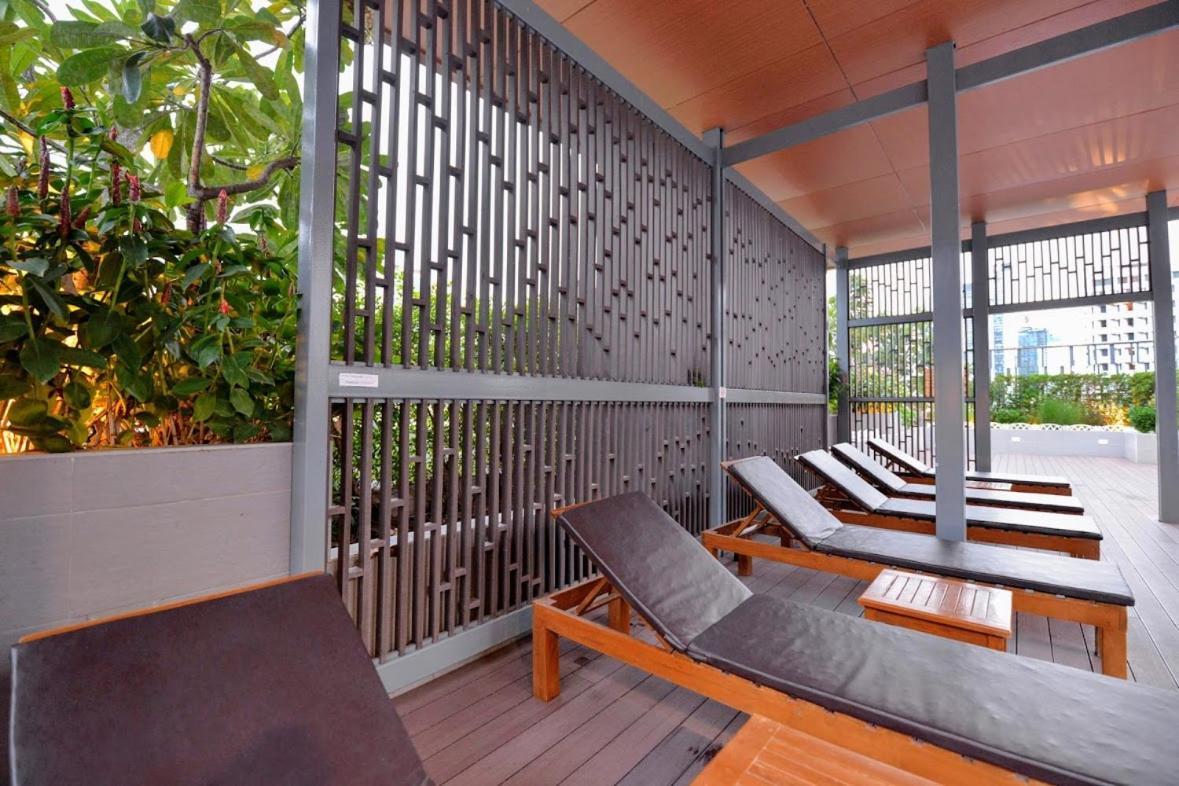 Dazzle Sukhumvit 7 By Lefoyer Apartamento Banguecoque Exterior foto