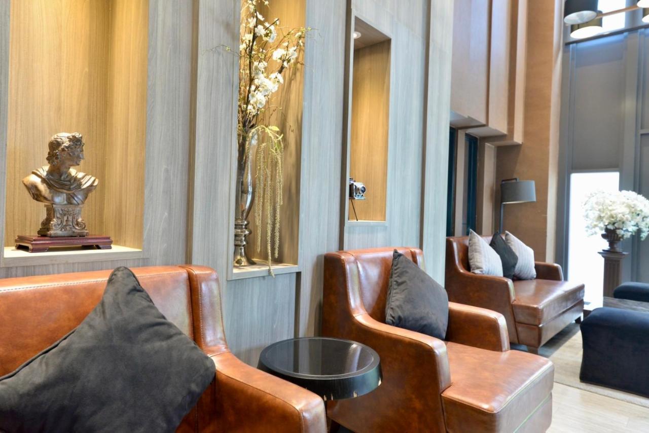Dazzle Sukhumvit 7 By Lefoyer Apartamento Banguecoque Exterior foto