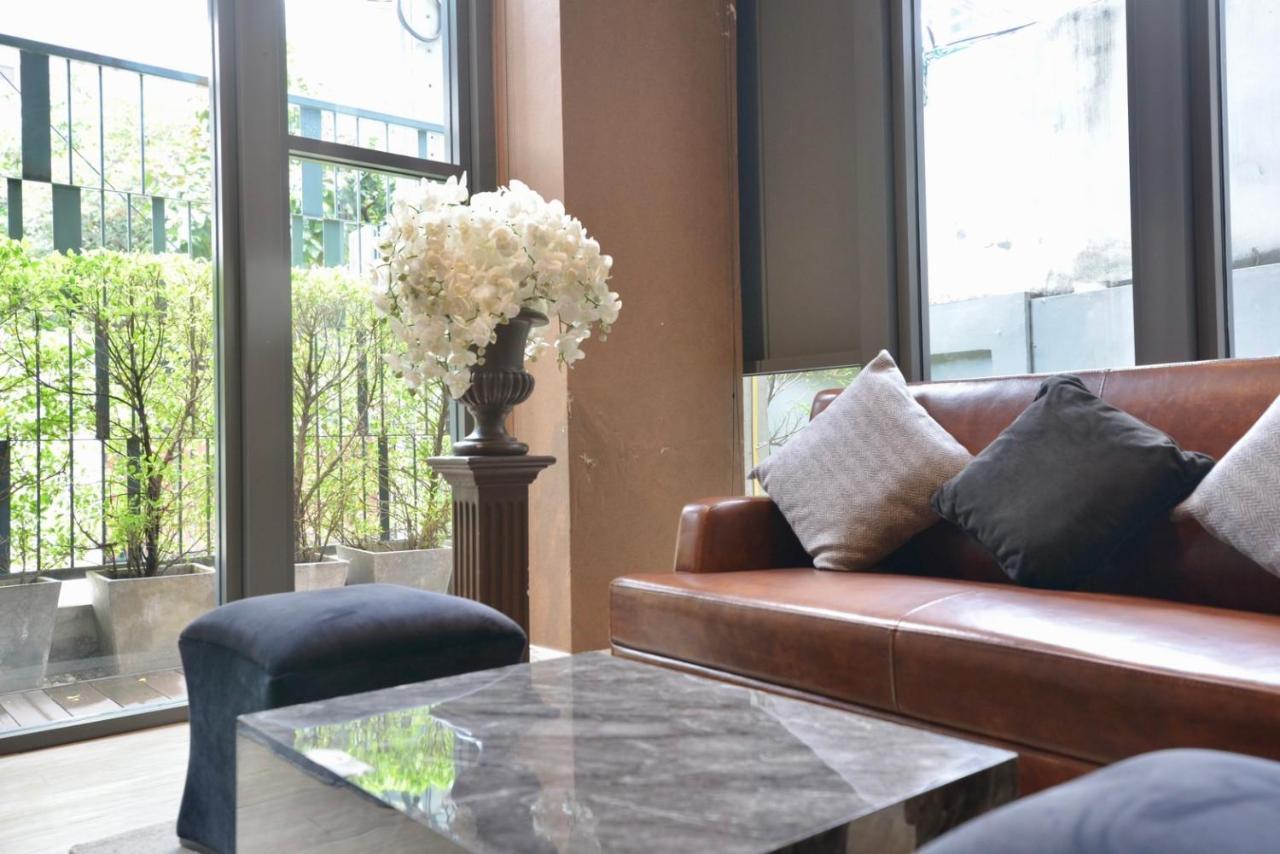 Dazzle Sukhumvit 7 By Lefoyer Apartamento Banguecoque Exterior foto