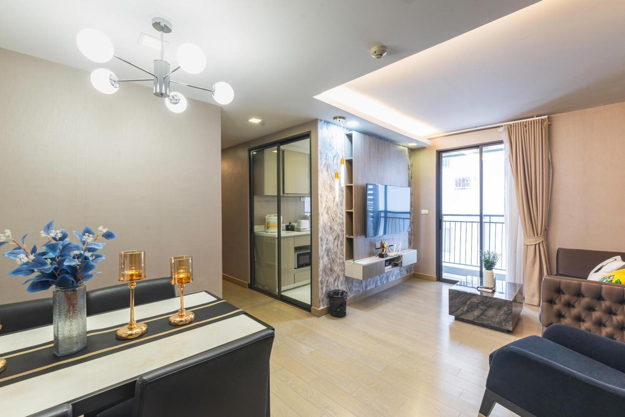 Dazzle Sukhumvit 7 By Lefoyer Apartamento Banguecoque Exterior foto