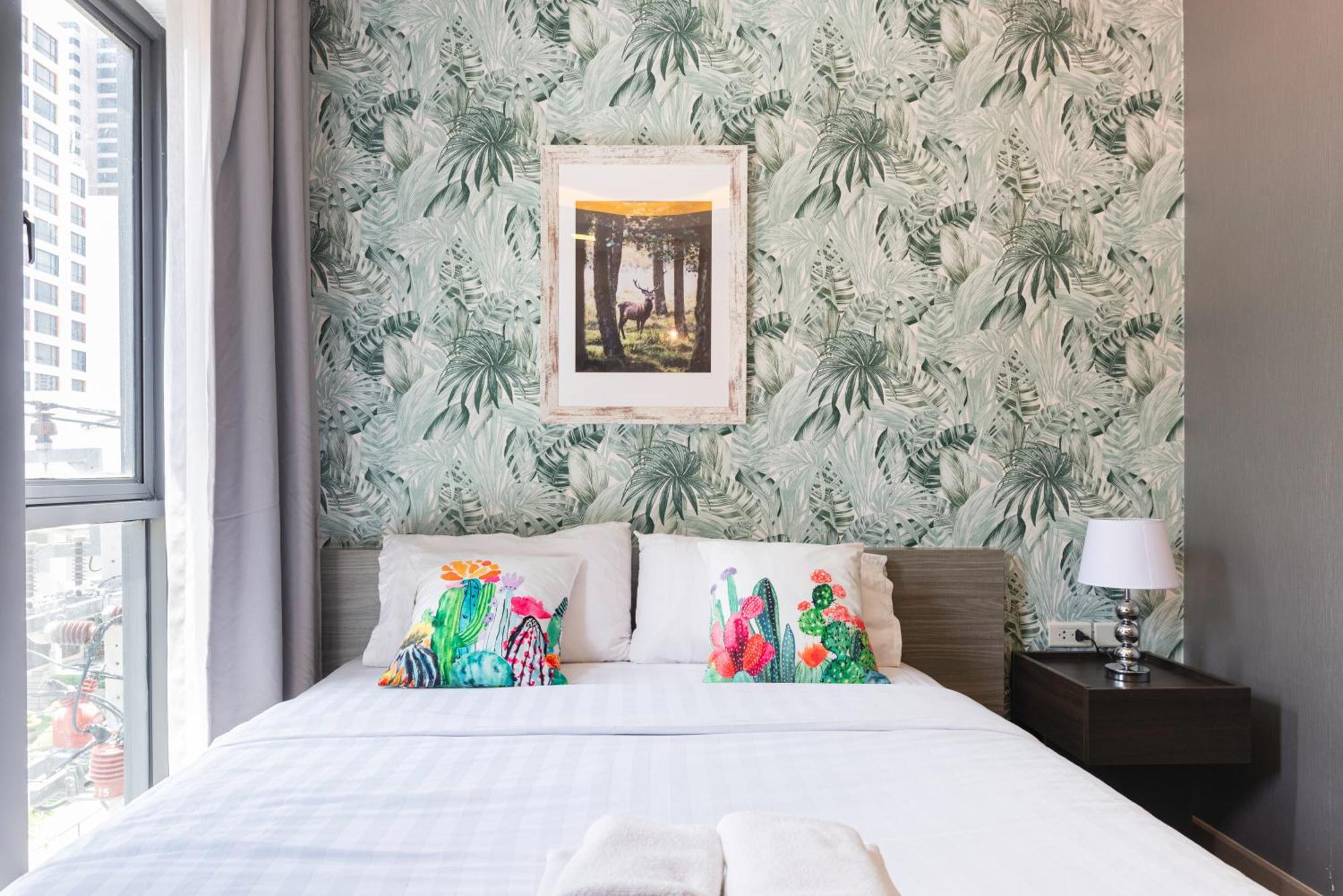 Dazzle Sukhumvit 7 By Lefoyer Apartamento Banguecoque Exterior foto