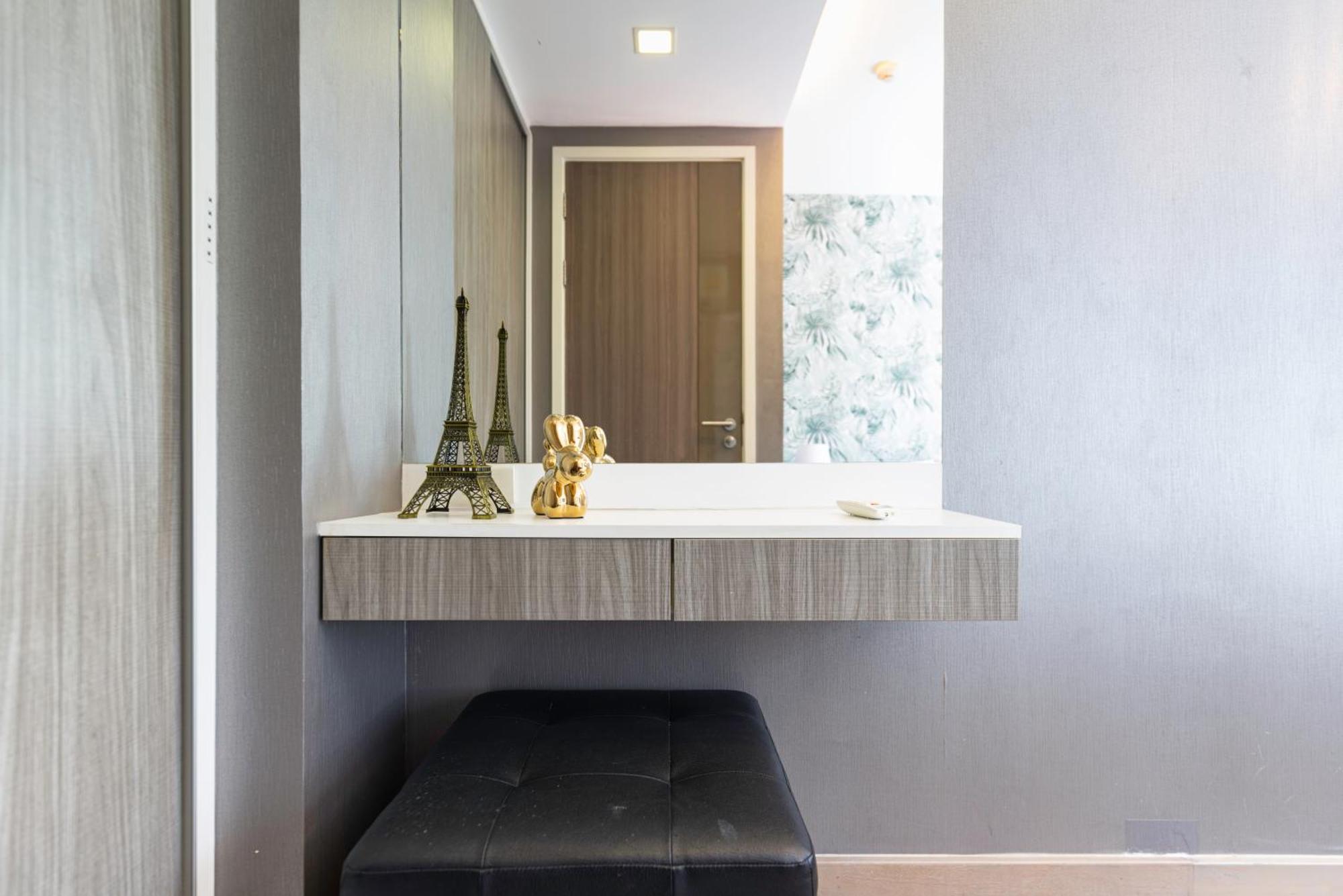 Dazzle Sukhumvit 7 By Lefoyer Apartamento Banguecoque Exterior foto